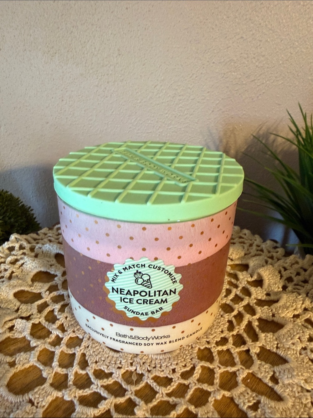 Bath & Body Works Neapolitan Ice Cream Candle Jar - Mint Green, Pink, Brown